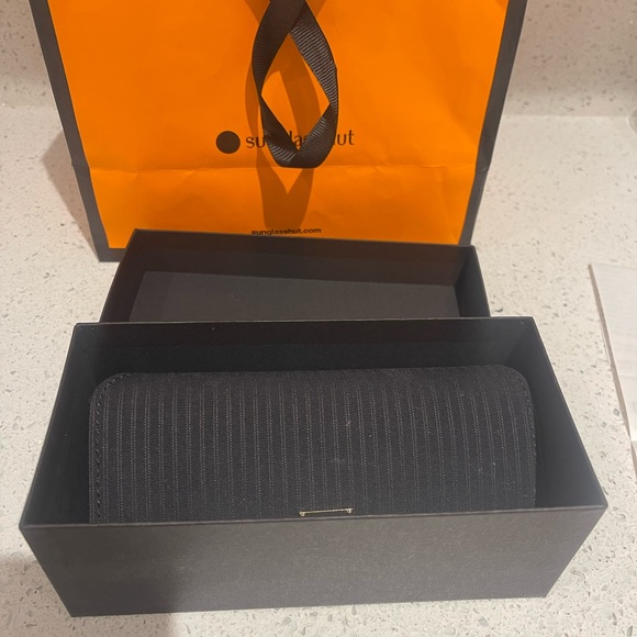 DOLCE&GABBANA Sunglasses - Picture 14 of 16